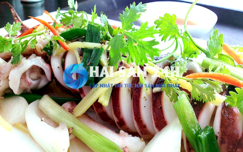 Mực ống - Bí quyết chọn mua và các món ăn từ mực ống siêu ngon 4 Mực ống hấp hành gừng