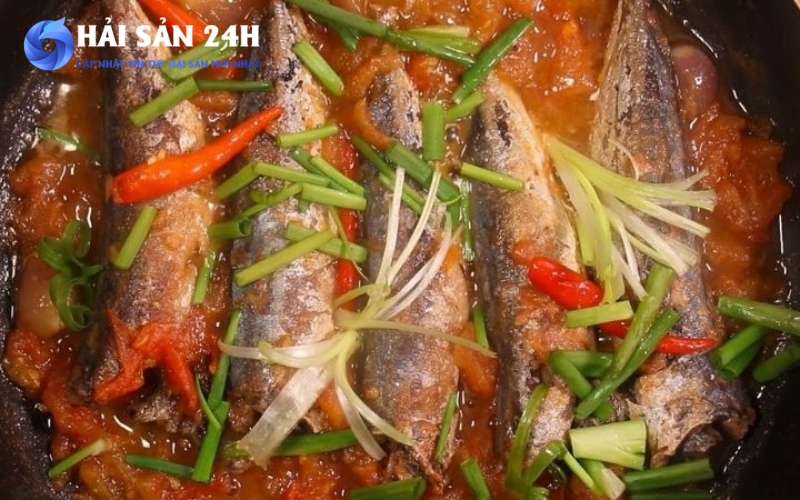 Cá nục suôn kho cà chua