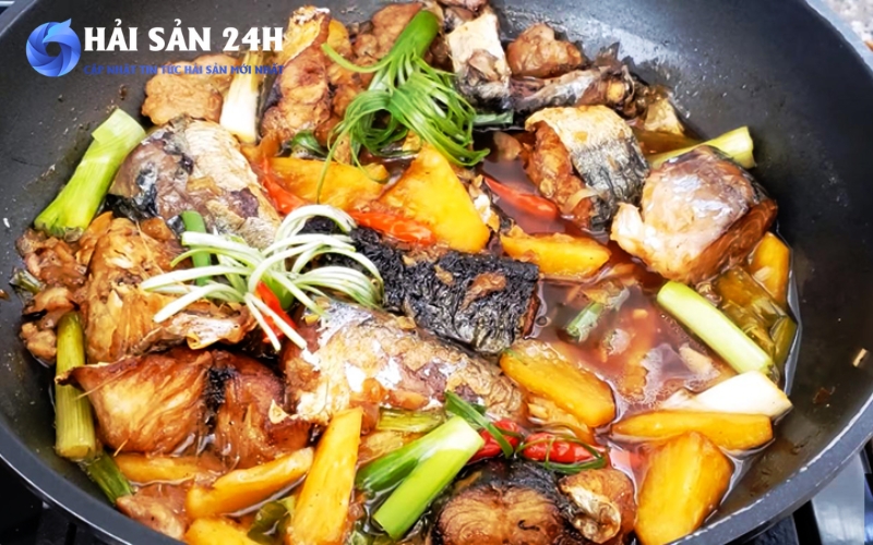 Cá nục suôn kho dứa (thơm)