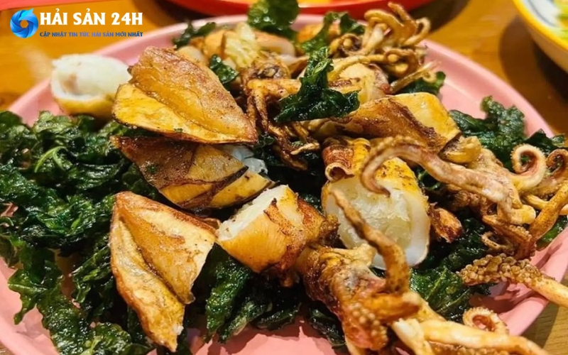 Tổng hợp 10 món ăn làm từ mực trứng ngon dễ làm 9 Mực trứng xào lá lốt