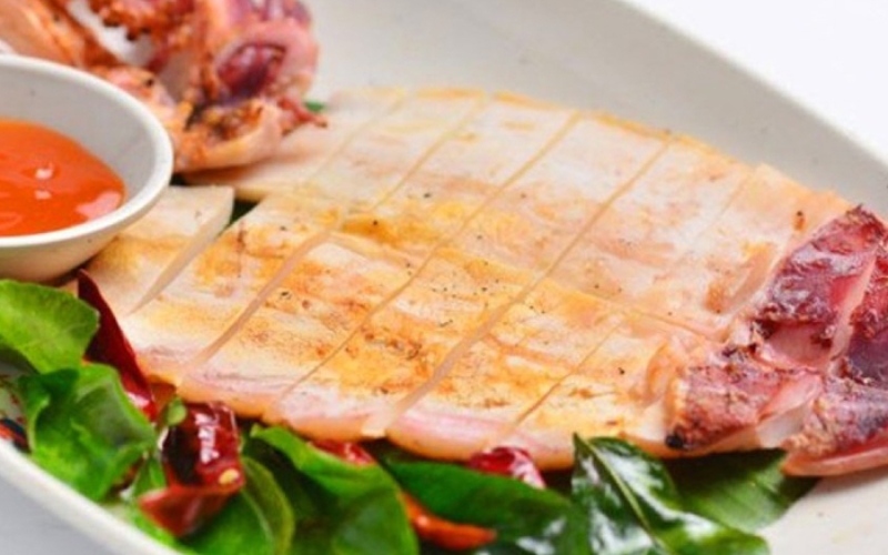 Mực một nắng chiên giòn