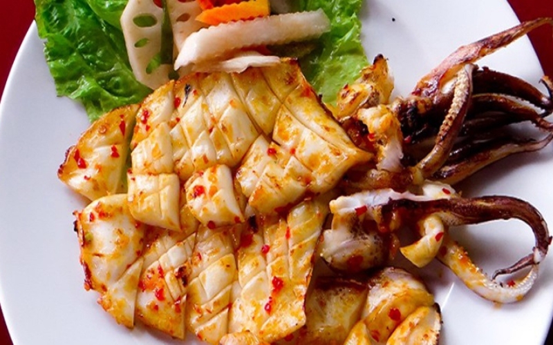 Mực một nắng chiên nước mắm