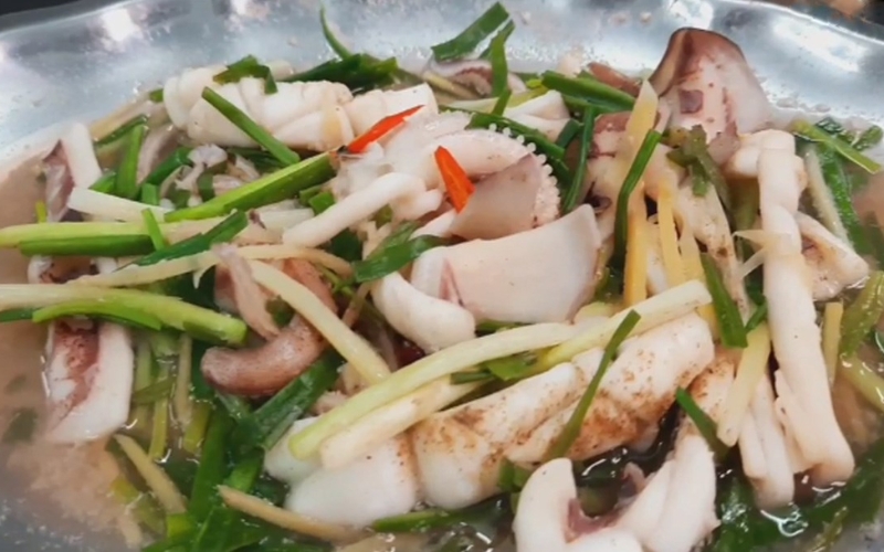 Mực một nắng hấp gừng