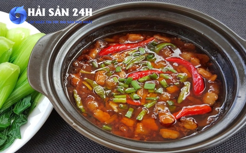 Tôm nõn khô làm món gì ngon? Gợi ý thực tế từ bếp Hải Sản 24h 4 Tôm khô kho quẹt chấm rau củ luộc