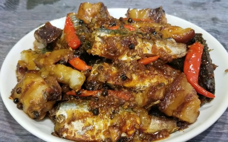 Cá Nục Suôn Là Gì? Cách Chọn Cá Nục Suôn Tươi Ngon Và Món Ngon Dễ Làm Tại Nhà 5 Cá nục suôn kho tiêu thịt ba chỉ