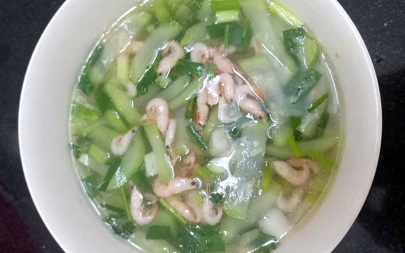 Top 5 món ăn làm từ Tép biển khô dễ làm siêu tốn cơm 5 Tép biển khô nấu canh bầu hoặc bí xanh